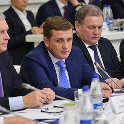 Заместитель министра сельского хозяйства России – руководитель Росрыболовства Илья ШЕСТАКОВ (в центре). Фото пресс-службы ФАР