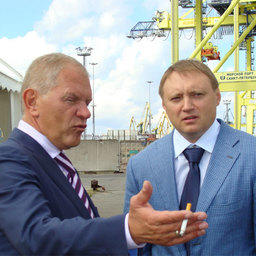Руководитель Росрыболовства Андрей КРАЙНИЙ и председатель Совета директоров ОАО ПБТФ Сергей САКСИН в Морском рыбном порту Санкт-Петербурга