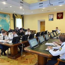 Финансирование отраслевого образования, подготовку к лососевой путине, работу над системой прослеживаемости продукции из осетровых обсудили на совещании в Росрыболовстве. Фото пресс-службы ФАР
