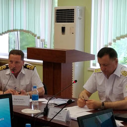 Врио ректора Дальрыбвтуза Николай ЗОРЧЕНКО и заместитель руководителя Росрыболовства Петр САВЧУК