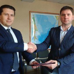 Региональный бизнес-омбудсмен Андрей КОВАЛЕНКО и председатель правления Ассоциации «Союз рыболовецких колхозов и предприятий Сахалинской области» Максим КОЗЛОВ