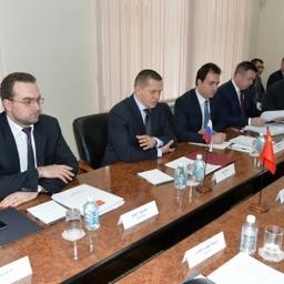 В рамках «Дня китайского инвестора» в Хабаровске 13 марта вице-премьер – полпред президента в ДФО Юрий ТРУТНЕВ встретился с китайскими предпринимателями. Фото пресс-службы Минвостокразвития