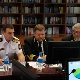 Руководитель управления флота, портов и мониторинга Росрыболовства Анатолий ДУБНИК, начальник Северного экспедиционного отряда аварийно-спасательных работ Анатолий ЛЕОНТЬЕВ, начальник Дальневосточного экспедиционного отряда Владимир БАРДЫК