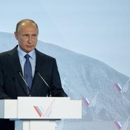 Президент Владимир ПУТИН на пленарном заседании «Форума действий. Крым» в Ялте. Фото пресс-службы ОНФ