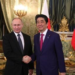 Премьер-министр Японии Синдзо АБЭ и президент России Владимир ПУТИН провели переговоры в Москве. Фото пресс-службы главы российского государства