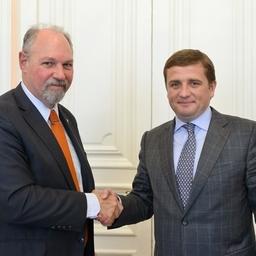 Посол Аргентины Рикардо Эрнесто ЛАГОРИО и заместитель министра сельского хозяйства – руководитель Росрыболовства Илья ШЕСТАКОВ. Фото пресс-службы ФАР